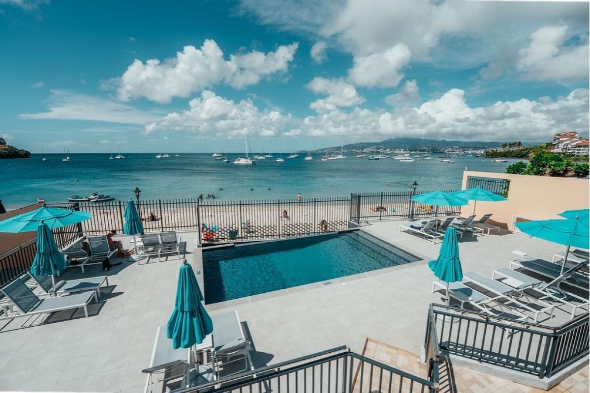 Hotel pied dans l'eau martinique BAMBOU  - piscine